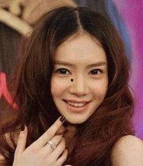 丑女明星网红,揭秘丑女明星网红的蜕变之路